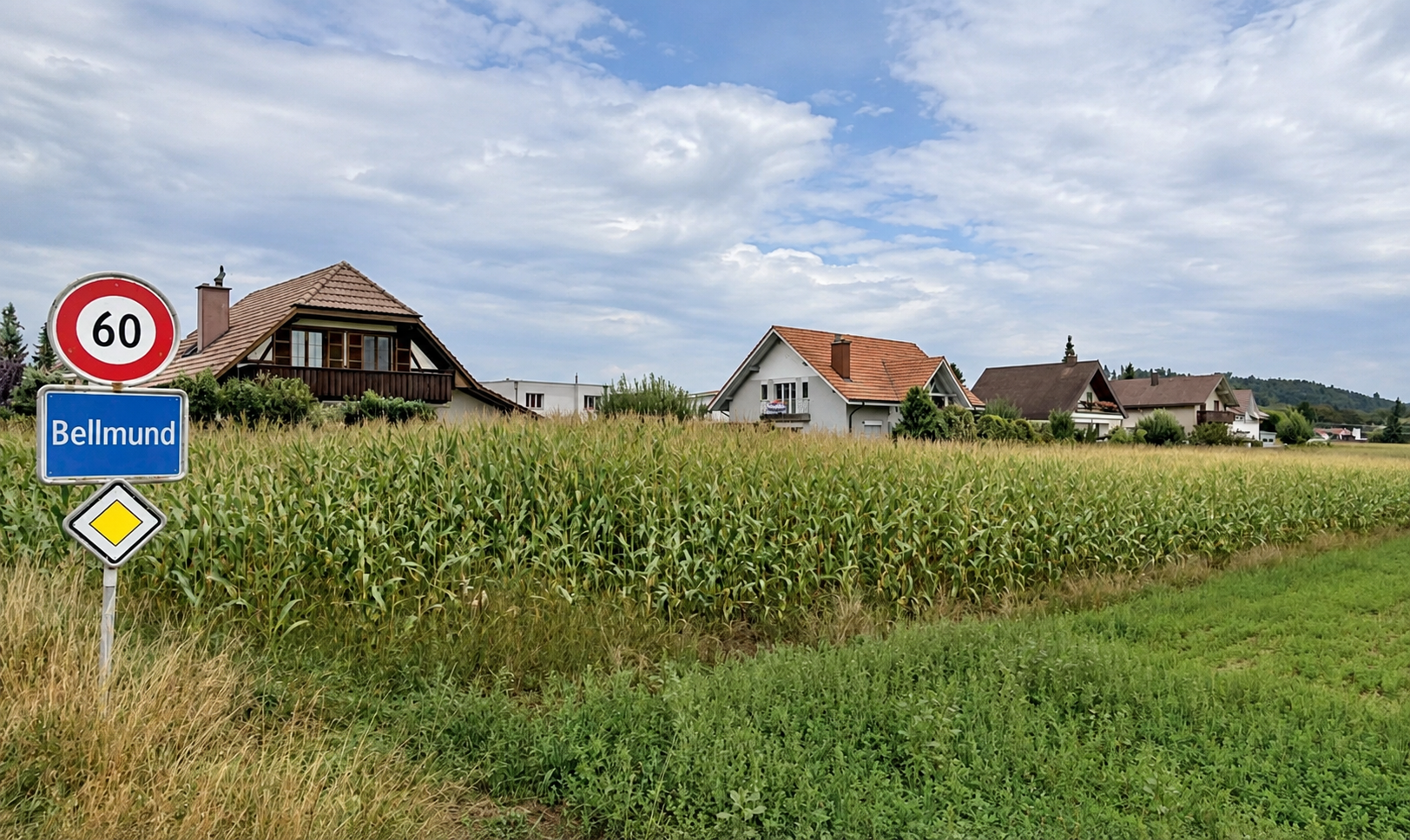 Ortstafel Bellmund vor dem Dorf